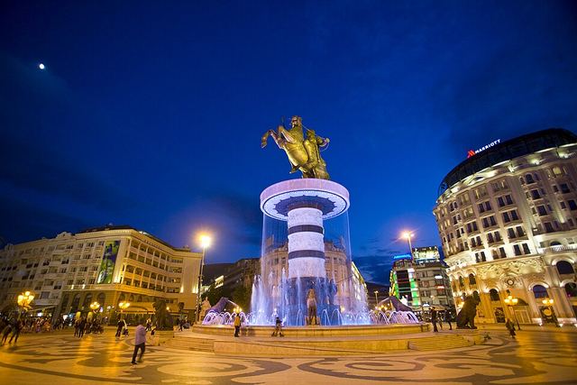 Skopje: město soch, Kamenný most a osmanský bazar