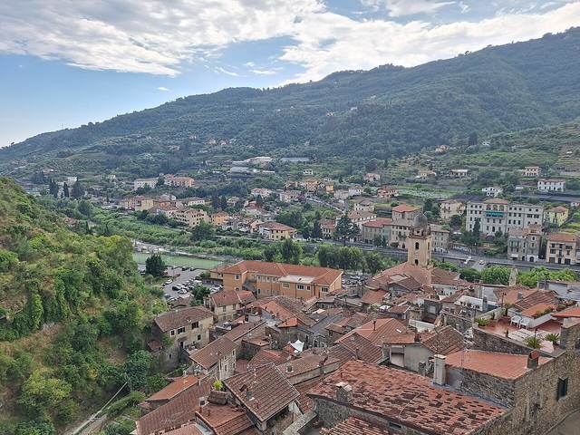 Dolceacqua: kamenný most, hrad Doria a víno, kvůli kterému sem jezdil Monet