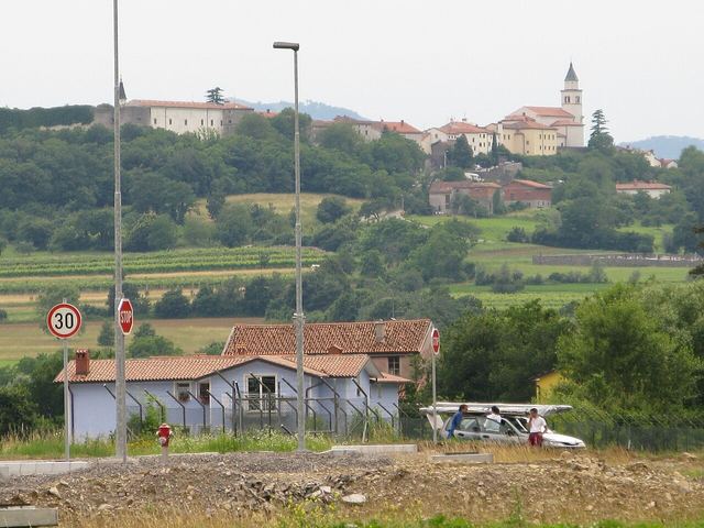 Vipavská dolina: víno, burja a cesta, která vás dostane