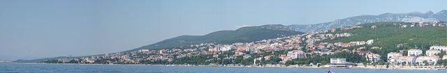 Crikvenica: rodinné letovisko na Kvarneru, mělké pláže a delfíni