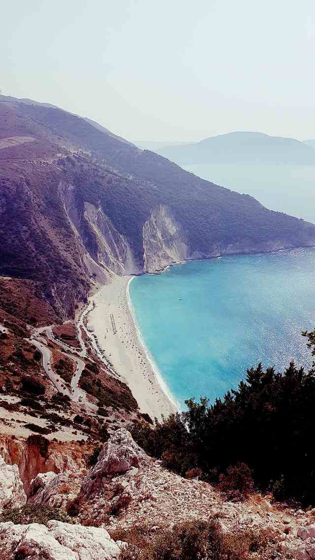 Kefalonia autem: Myrtos, jeskyně Melissani a vesnice, která přežila zemětřesení