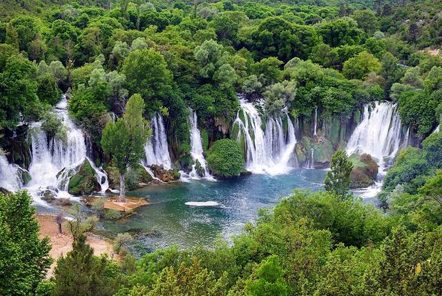 Vodopády Kravice: hercegovská Niagara a smaragdové koupání u Mostaru