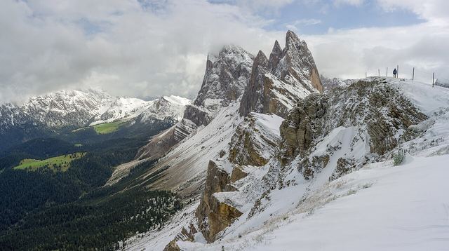 Seceda a Alpe di Siusi: travnaté hřebeny Dolomit, lanovky a kdy přijet