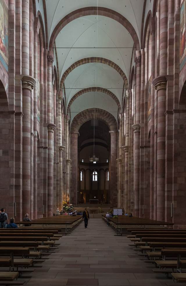 Špýr (Speyer): největší románský dóm na světě, hrobka císařů a kde nechat dodávku