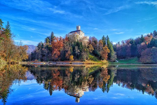 Hrvatské zagorje: pohádkové hrady nad zelenými kopci, kremšnita a černá Madona