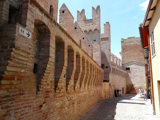 Gradara: hrad s dvojitými hradbami a tragická láska z Dantova pekla