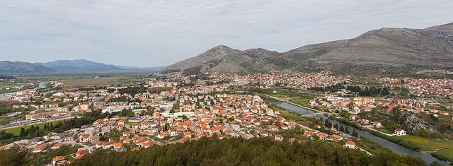 Trebinje autem: platanové náměstí, turecký most a víno hned za hranicí