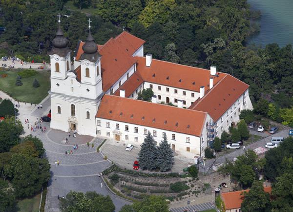 Tihany autem: opatství nad Balatonem, levandule a kde nechat vůz