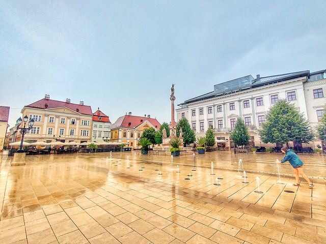 Győr autem: barokní město tří řek na půli cesty mezi Budapeští a Vídní
