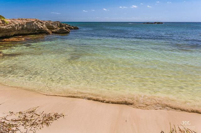 Favignana: ostrov tvaru motýla v tyrkysovém moři u Trapani