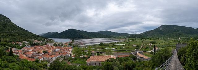 Ston a Pelješac autem: druhá nejdelší hradba světa, ústřice a víno Dingač