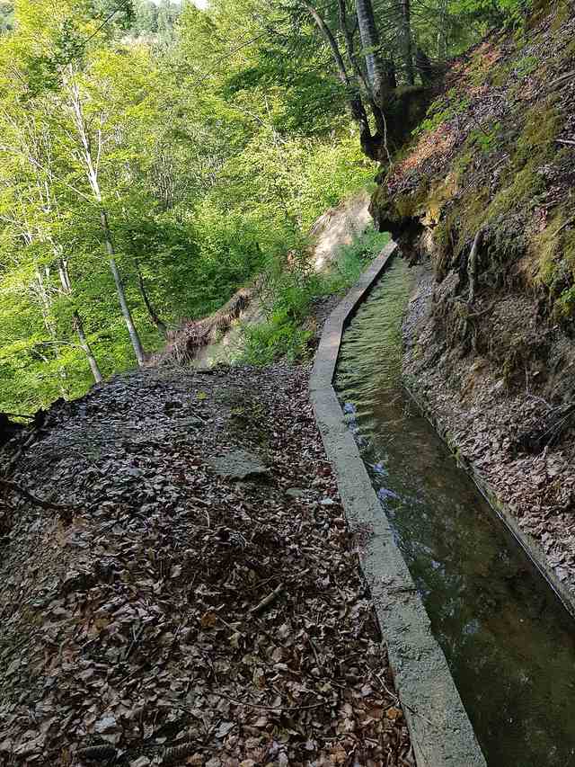 Plavské jezero: ledovcové jezero pod horami Prokletije