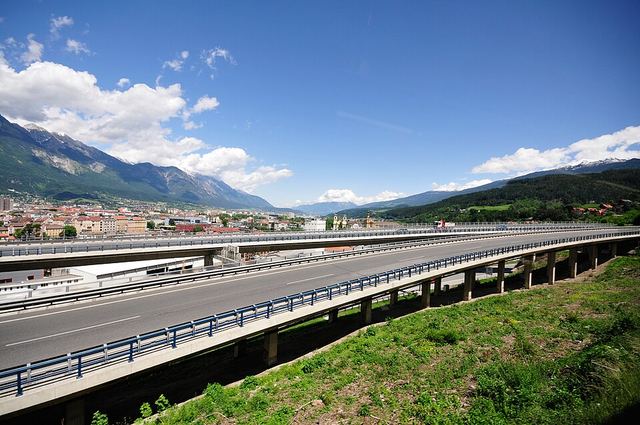 Rakuáko autem 2026: dálniční vignette, Brenner, Felbertauern, supermarkety a Hofer