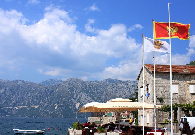 Perast a Gospa od Škrpjela: barokní městečko a ostrov, který lidé postavili z lodí a kamenů
