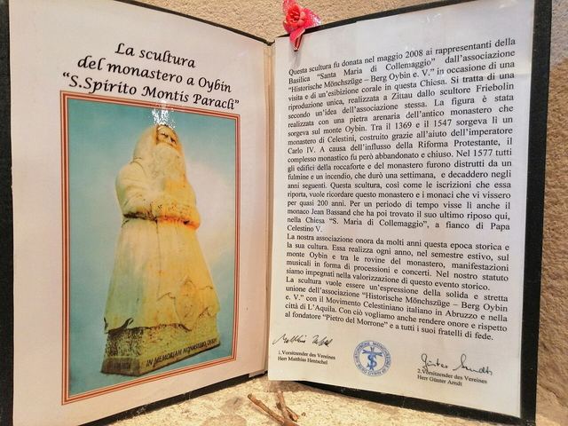 L'Aquila: bazilika s Celestinskou bránou, kašna 99 chrličů a Gran Sasso nad městem