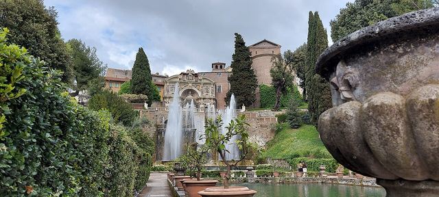 Villa d'Este v Tivoli: zahrada s pěti sty fontánami a varhanami, co hrají vodou