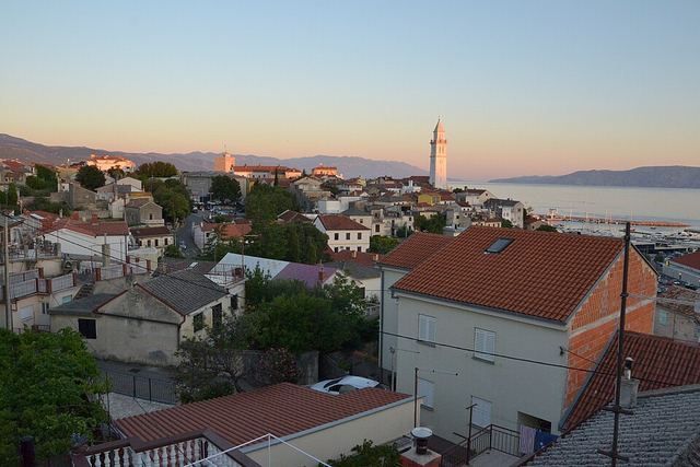 Novi Vinodolski: frankopánský hrad, Vinodolský zákoník a pláže