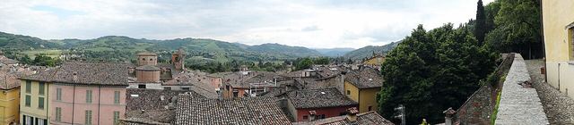 Brisighella: tři kopce s pevností, věží a svatyní, krytá ulice oslů a termální klid