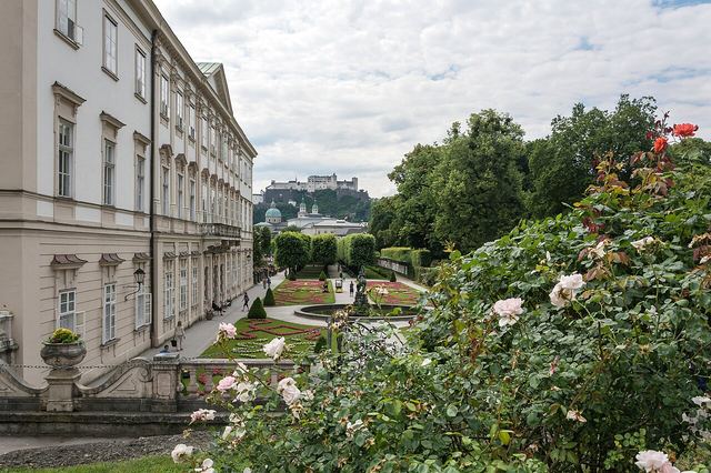 Salzburg pěšky: zahrady Mirabell, Getreidegasse a dóm — Mozart, Sound of Music a kde zaparkovat