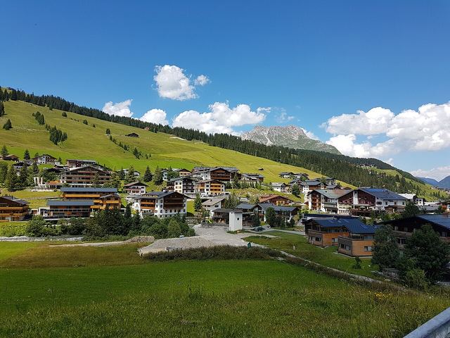 Lech am Arlberg a Zürs autem: alpský luxus, Formarinsee a kde nechat auto