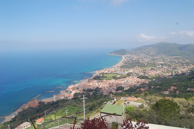 Castellabate: středověké borgo nad mořem a Cilento