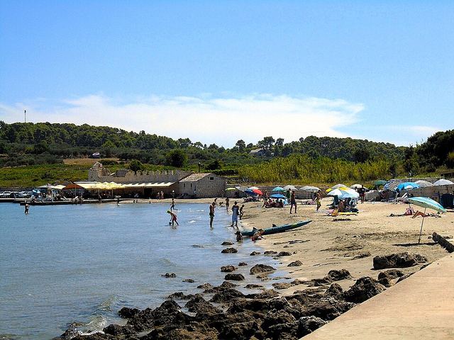 Lumbarda na Korčule: písčité pláže a vzácné víno Grk