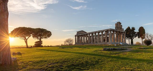 Salernsko a Cilento autem: řecké chrámy Paestum, divoké pláže a klid jižně od Amalfi