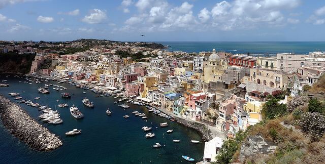 Procida: nejbarevnější ostrov Neapolského zálivu bez davů