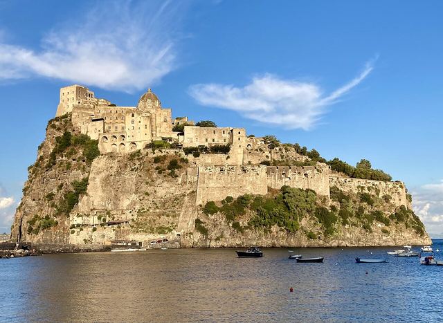 Ischia: termální ostrov v Neapolském zálivu — průvodce pro řidiče