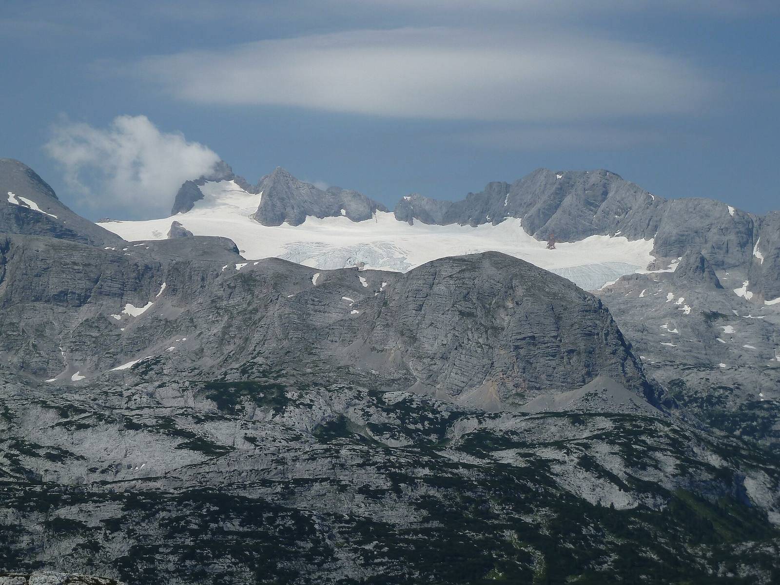 Ledovec na masivu Dachstein při pohledu z Krippensteinu nad Hallstattem
