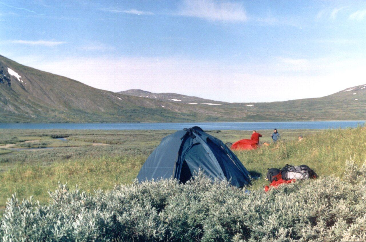 Divoký kemp na hranici národního parku Sarek, švédské Laponsko
