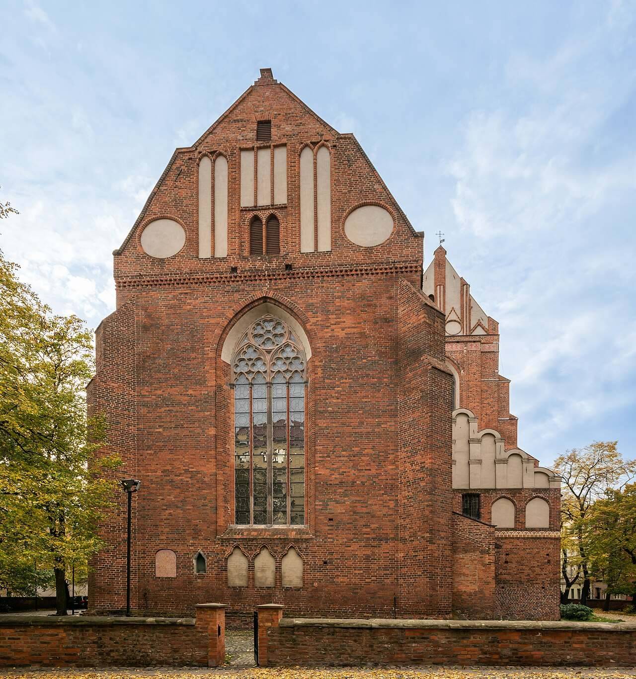 Cihlová gotická katedrála svatého Jana Křtitele a svatého Jana Evangelisty v Toruni
