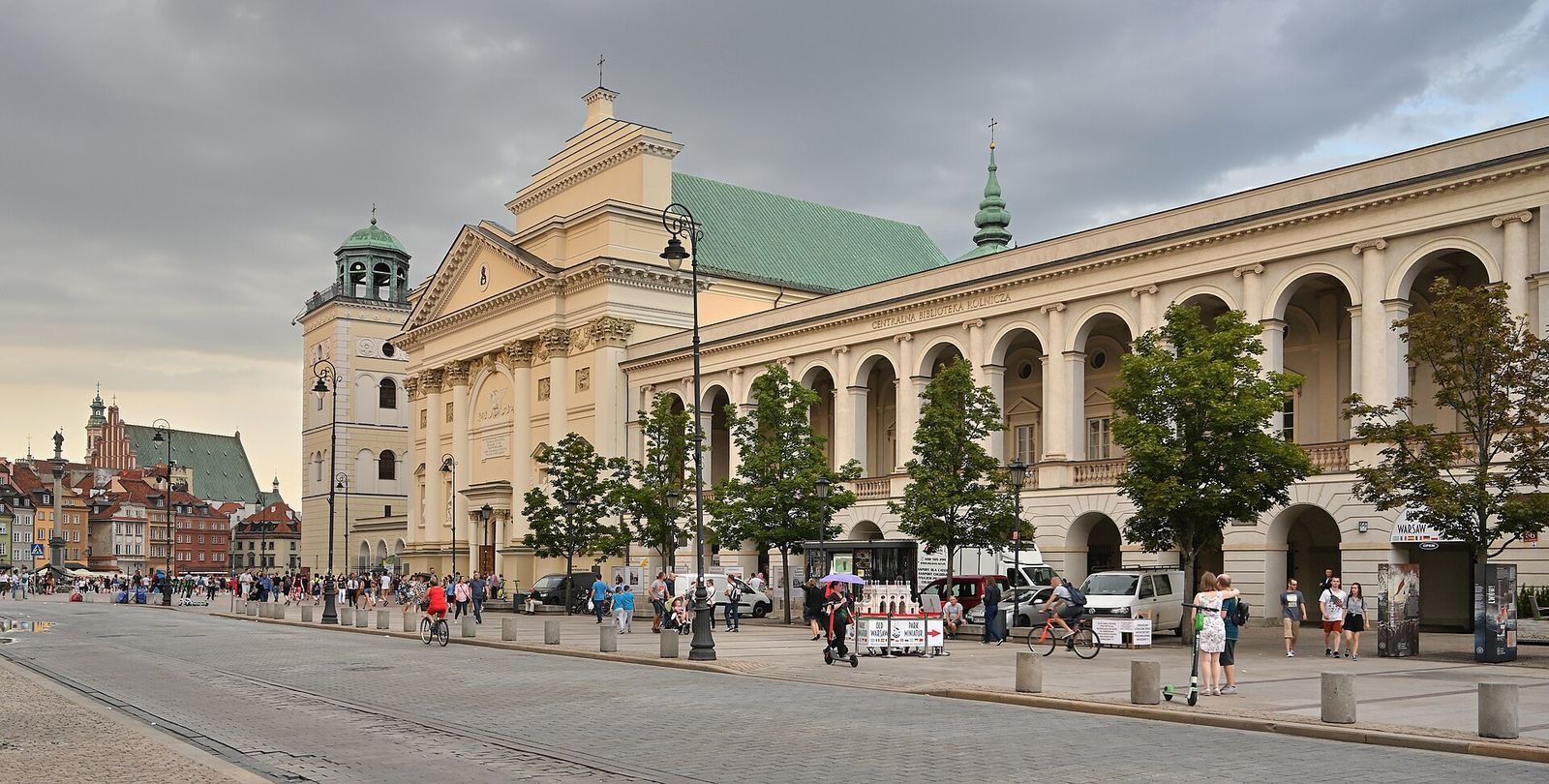 Kostel svaté Anny na Krakowskie Przedmieście ve Varšavě s vyhlídkovou věží
