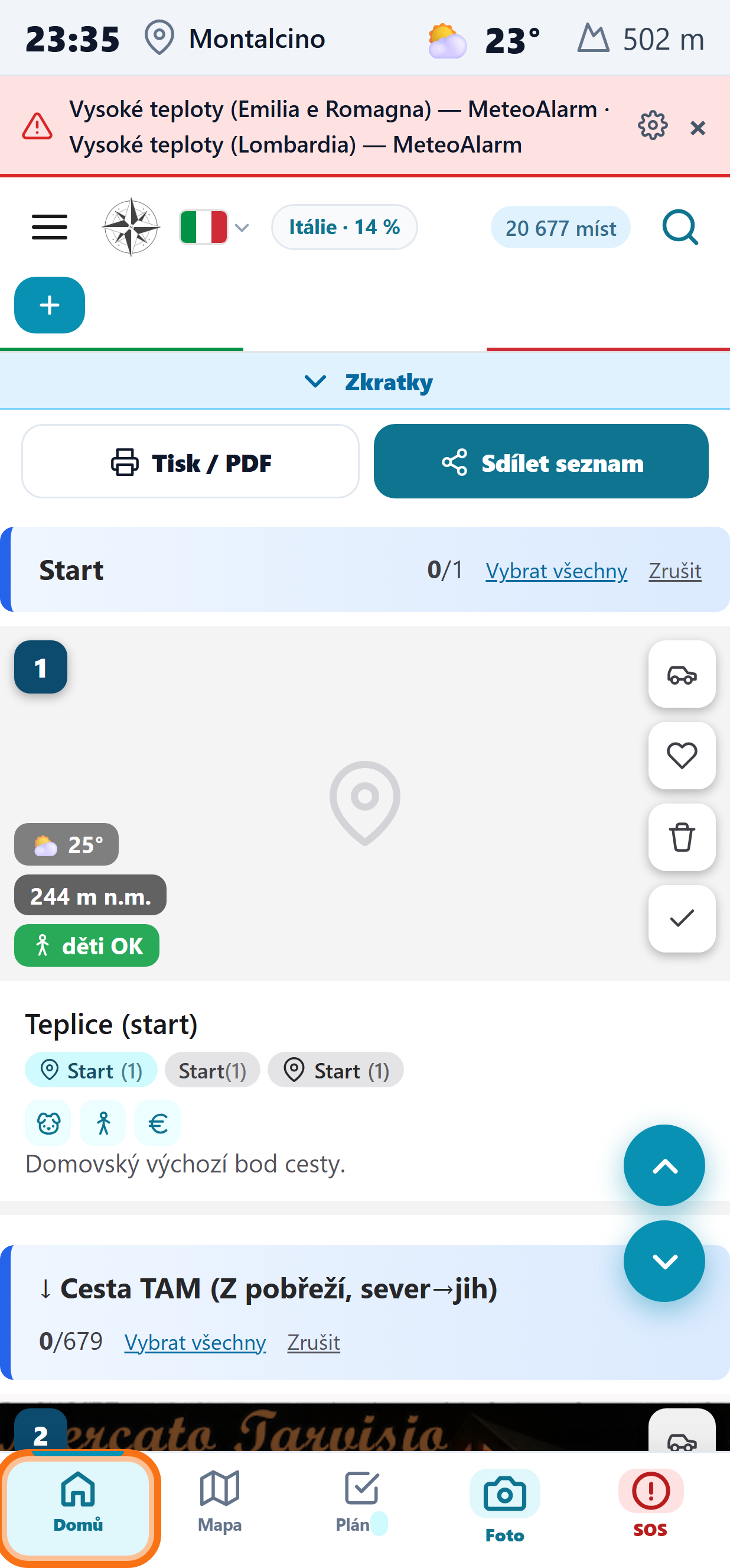 Záložka Domů zvýrazněná v liště, na obrazovce seznam míst s kartami a zkratkami Tisk/PDF a Sdílet seznam