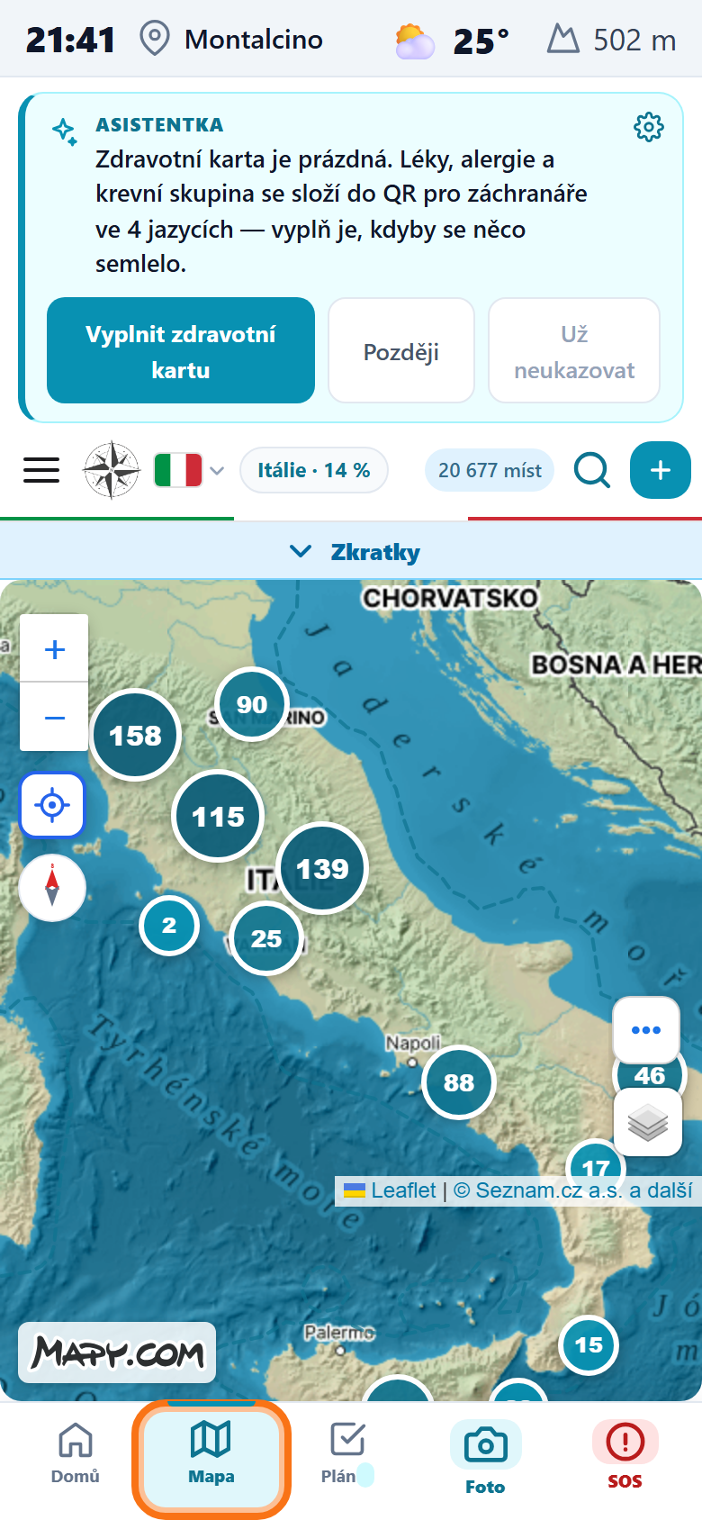 Záložka Mapa zvýrazněná v liště, na obrazovce interaktivní mapa s číselnými shluky míst