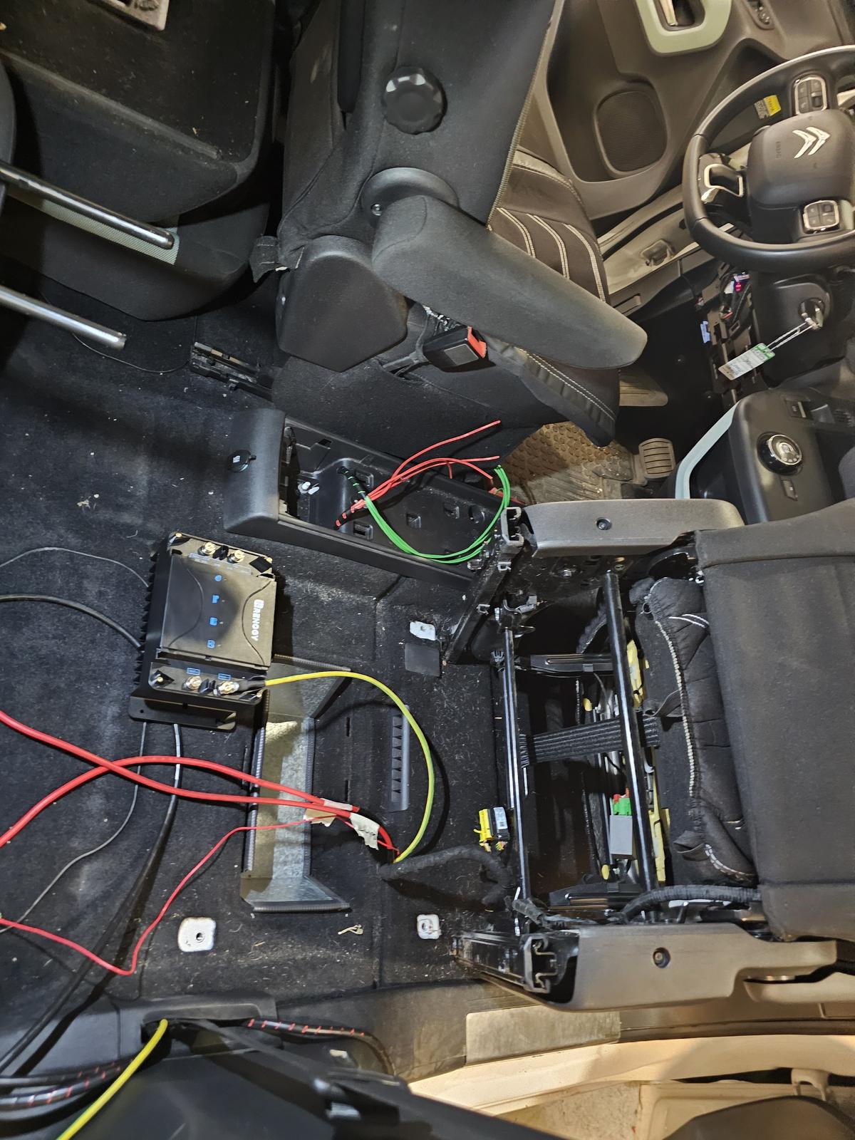 Instalace DC-DC nabíječky Renogy do elektroinstalace Citroënu Berlingo